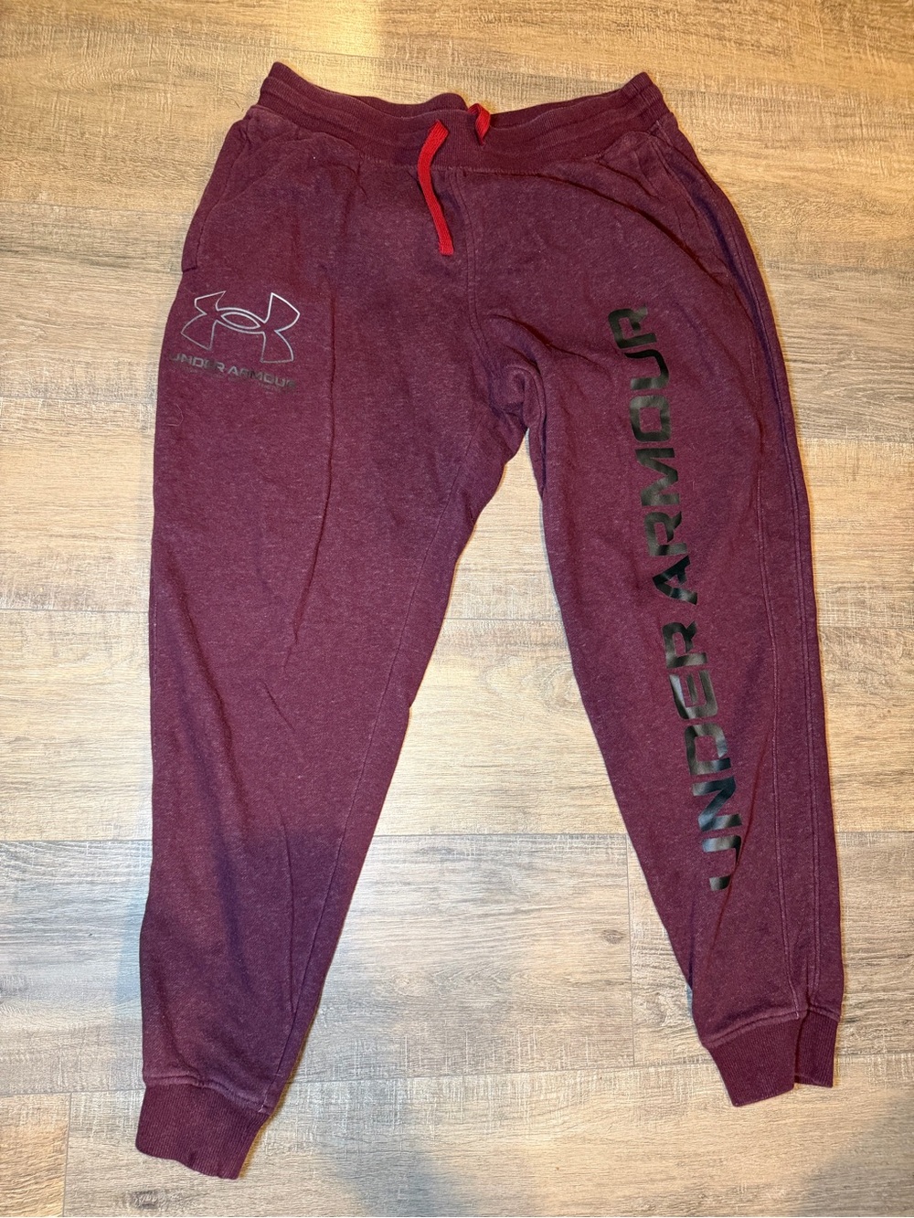 Under Armour Men’s Maroon Jogger Sweatpants, XL
